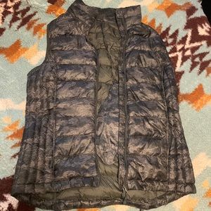 Heat 32 dark green camo vest
